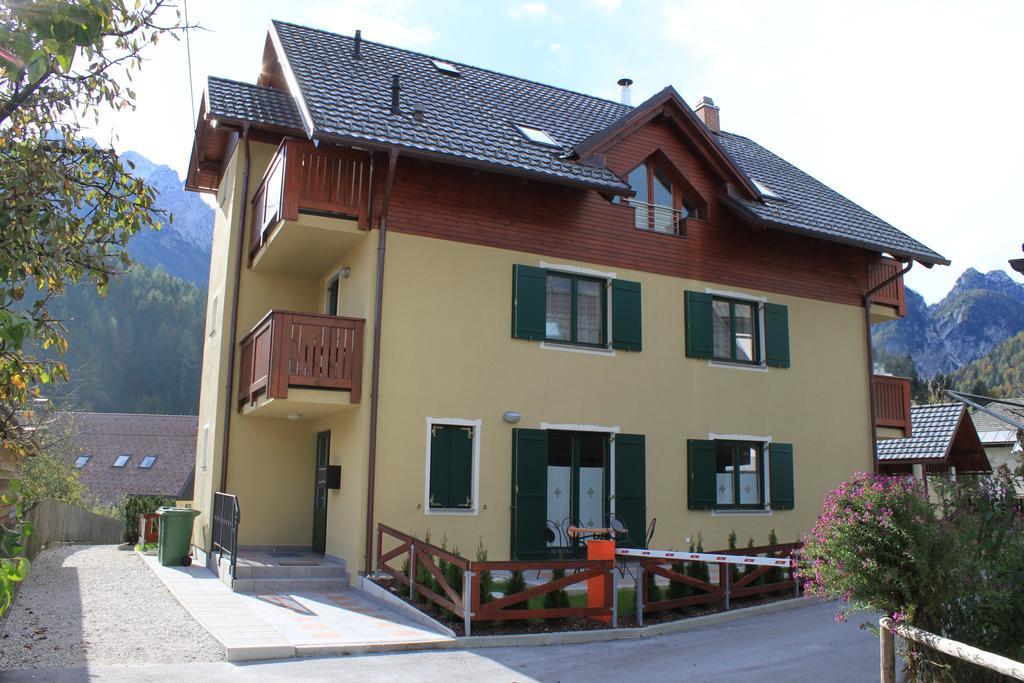 Apartment Mojstrovka With Terrace In City Center Kranjska Gora Habitación foto